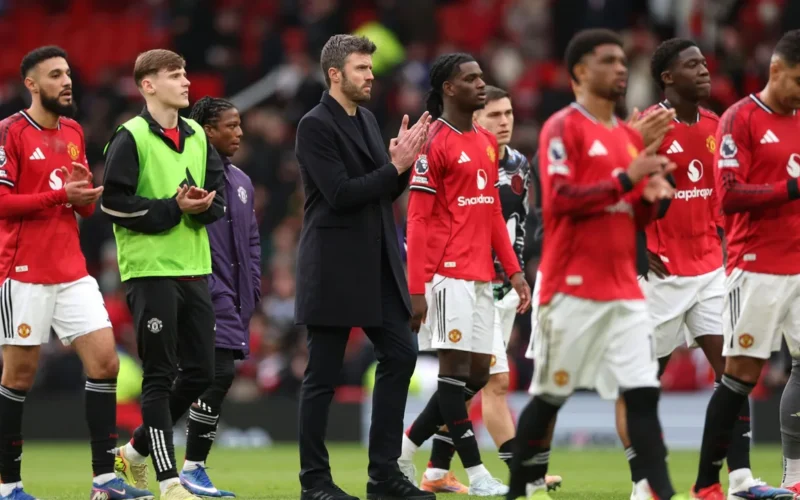 لاعبو مانشستر يونايتد يقدمون مبررات جديدة لدعم موقف المدرب مايكل كاريك الحالي